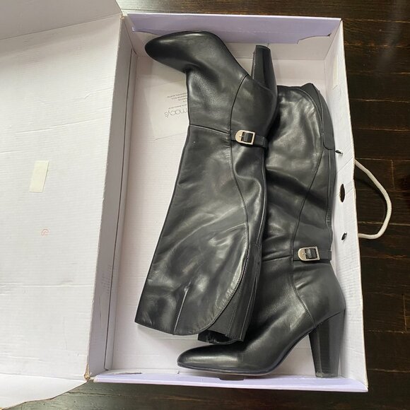 Sleek Premium Leather Shayna Heeled Boots - Picture 2 of 8